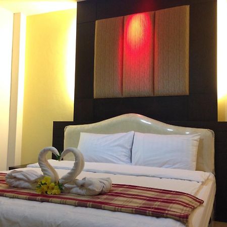 Saabpaiboon Grand Resort Ban Talat Zimmer foto