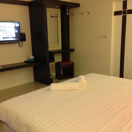 Saabpaiboon Grand Resort Ban Talat Zimmer foto
