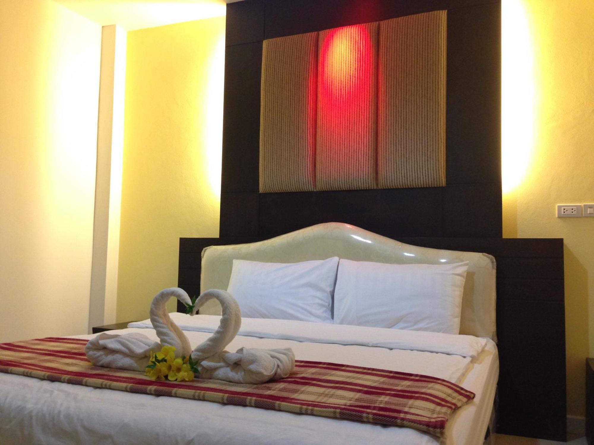 Saabpaiboon Grand Resort Ban Talat Zimmer foto