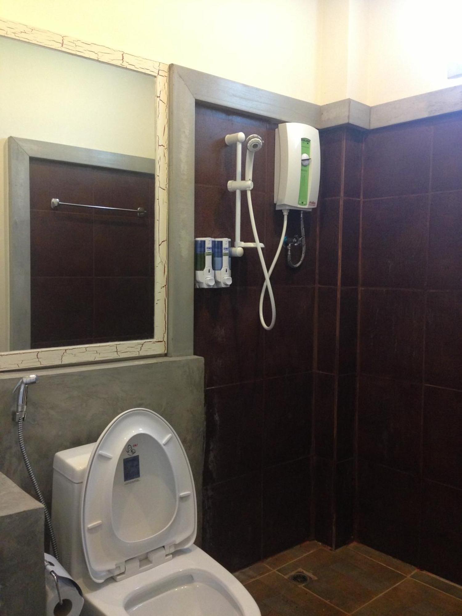 Saabpaiboon Grand Resort Ban Talat Zimmer foto