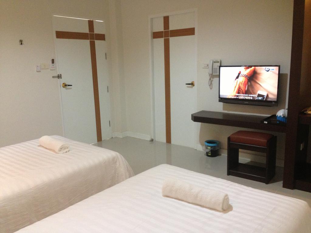 Saabpaiboon Grand Resort Ban Talat Zimmer foto