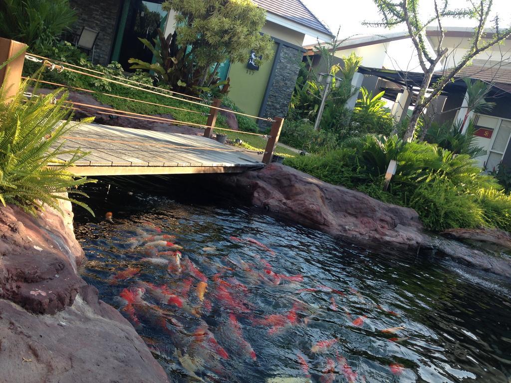 Saabpaiboon Grand Resort Ban Talat Zimmer foto