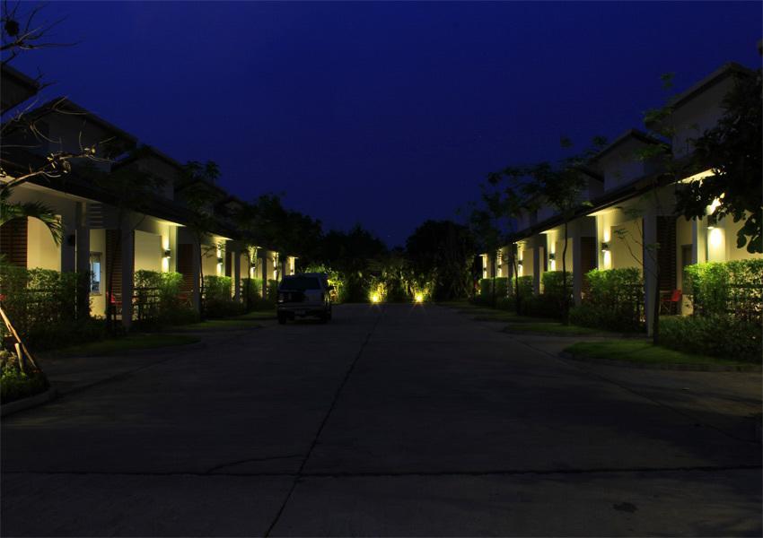 Saabpaiboon Grand Resort Ban Talat Zimmer foto
