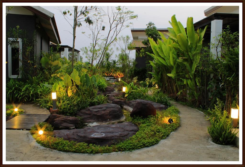 Saabpaiboon Grand Resort Ban Talat Zimmer foto